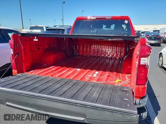 2024 Chevrolet Silverado 1500 LT z VIN 1GCRDDEK1RZ155405, wystawiony jako IAAI lot #43540237 z przebiegiem 50 431 mil mil oraz . Historia ofert i sprzedaży dostępna na DreamBid. Obrazek 27.