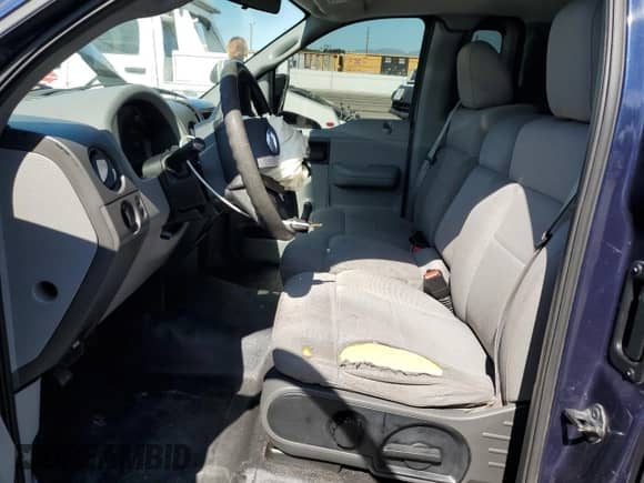 2006 Ford F-150 XL с VIN 1FTRF12216KD87567, выставлен на аукционе Copart как лот 82179435 с пробегом 154 942 миль миль и Списание • Salvage title. История ставок и продаж доступна на DreamBid. Изображение 7.