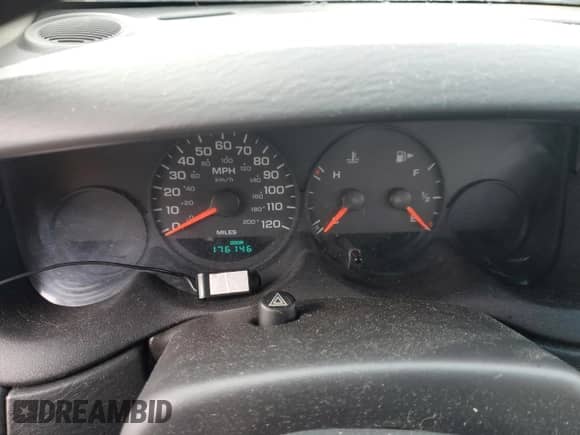 2005 Dodge Neon SE with VIN 1B3ES26C85D108994, listed as a Copart auction lot 84224244 with 176,146 mi miles and Salvage title. Bid and sale history available at DreamBid. Image 9.