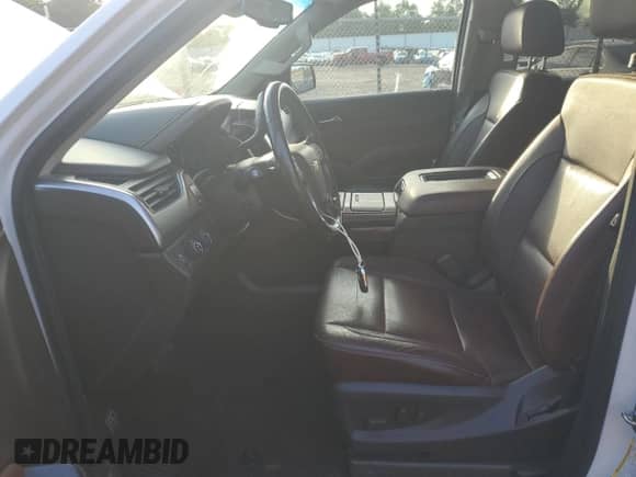 2019 Chevrolet Tahoe Premier с VIN 1GNSKCKC7KR116166, выставлен на аукционе Copart как лот 84035245 с пробегом 54 458 миль миль и Списание • Salvage title. История ставок и продаж доступна на DreamBid. Изображение 7.