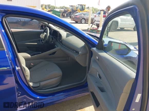 2023 Hyundai Elantra SE with VIN KMHLL4AG8PU577543, listed as a IAAI auction lot 42658645 with 27,037 mi miles and . Bid and sale history available at DreamBid. Image 5.