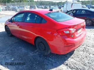 2016 Chevrolet Cruze LS z VIN 1G1BC5SM1G7286884, wystawiony jako IAAI lot #43118368 z przebiegiem 185 856 mil mil oraz . Historia ofert i sprzedaży dostępna na DreamBid. Obrazek 3.