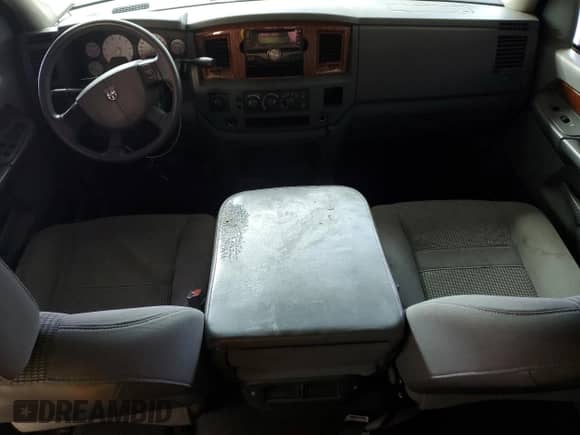 2006 Dodge 1500 SLT z VIN 3D7KS19D36G283101, wystawiony jako Copart lot #71929265 z przebiegiem 190 473 mil mil oraz Czysty tytuł • Clean title. Historia ofert i sprzedaży dostępna na DreamBid. Obrazek 8.