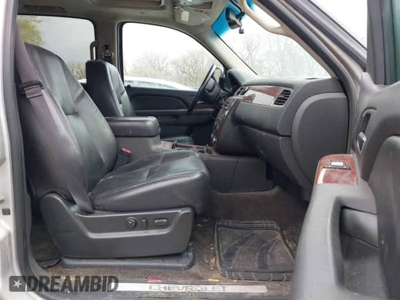 2011 Chevrolet Suburban LTZ с VIN 1GNSKKE35BR290484, выставлен на аукционе IAAI как лот 41897265 с пробегом 223 739 миль миль и . История ставок и продаж доступна на DreamBid. Изображение 5.