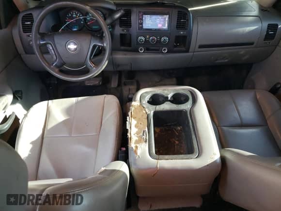 2007 Chevrolet Silverado 1500 1LT with VIN 1GCEK19027Z549701, listed as a Copart auction lot 85838275 with 301,904 mi miles and Salvage title. Bid and sale history available at DreamBid. Image 8.