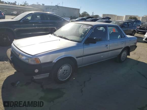 1988 Toyota Camry с VIN JT2SV24E5J3276324, выставлен на аукционе Copart как лот 88117355 с пробегом 89 928 миль миль и Списание • Salvage title. История ставок и продаж доступна на DreamBid. Изображение 1.