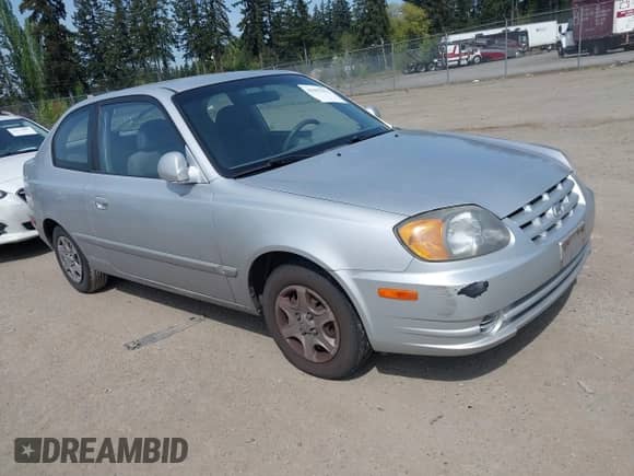 2005 Hyundai Accent GLS z VIN KMHCG35C65U332999, wystawiony jako IAAI lot #42097932 z przebiegiem 225 593 mil mil oraz . Historia ofert i sprzedaży dostępna na DreamBid. Obrazek 1.