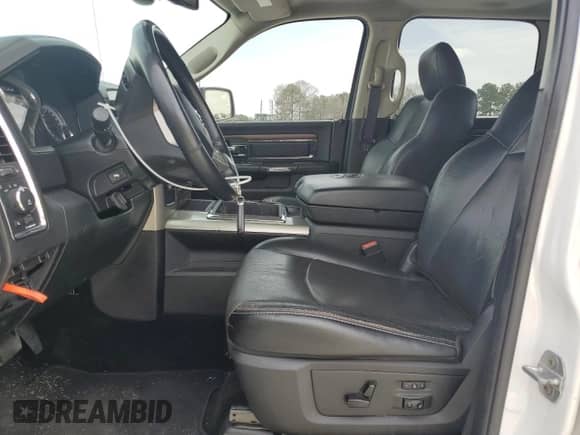 2015 Ram 1500 Laramie z VIN 1C6RR6NT7FS512653, wystawiony jako Copart lot #49305575 z przebiegiem 255 130 mil mil oraz Szkoda całkowita • Salvage title. Historia ofert i sprzedaży dostępna na DreamBid. Obrazek 7.