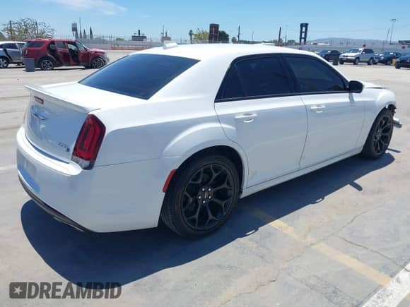 2017 Chrysler 300 S с VIN 2C3CCABG4HH664771, выставлен на аукционе IAAI как лот 42692209 с пробегом 128 994 миль миль и . История ставок и продаж доступна на DreamBid. Изображение 4.