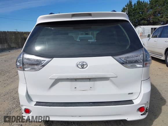 2016 Toyota Sienna SE with VIN 5TDXK3DCXGS700517, listed as a IAAI auction lot 40573738 with 141,785 mi miles and . Bid and sale history available at DreamBid. Image 16.