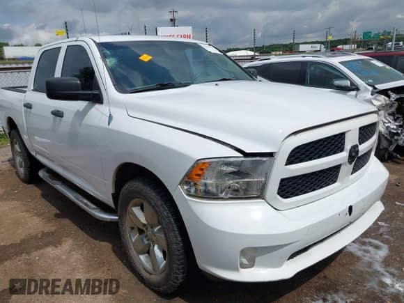 2013 Ram 1500 Express z VIN 1C6RR7KT7DS668327, wystawiony jako IAAI lot #42482785 z przebiegiem 154 372 mil mil oraz . Historia ofert i sprzedaży dostępna na DreamBid. Obrazek 1.