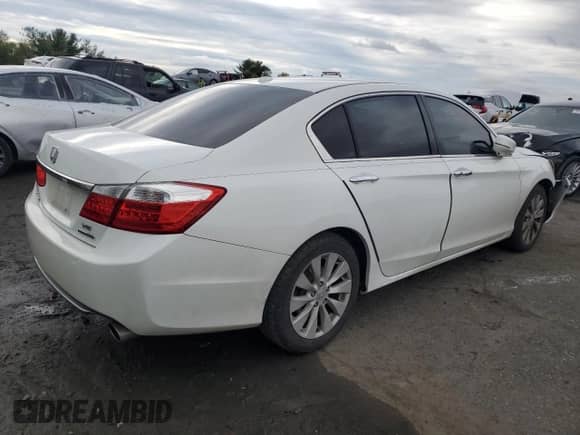2015 Honda Accord Touring с VIN 1HGCR3F96FA021045, выставлен на аукционе Copart как лот 82496635 с пробегом 122 553 миль миль и Списание • Salvage title. История ставок и продаж доступна на DreamBid. Изображение 3.