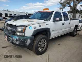 2005 Chevrolet Silverado 1500HD LS с VIN 1GCGK13U15F837731, выставлен на аукционе Copart как лот 81183584 с пробегом Не указан миль и Списание • Salvage title. История ставок и продаж доступна на DreamBid. Изображение 1.