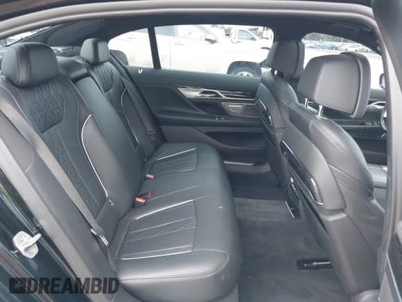 2022 BMW 7 Series 750i xDrive с VIN WBA7U2C00NCK03130, выставлен на аукционе IAAI как лот 40691291 с пробегом 17 124 миль миль и . История ставок и продаж доступна на DreamBid. Изображение 8.