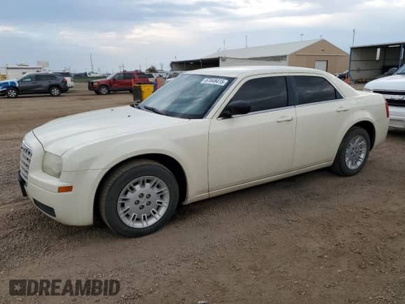 2007 Chrysler 300 with VIN 2C3KA43R97H720317, listed as a Copart auction lot 67849415 with 105,476 mi miles and Non repairable. Bid and sale history available at DreamBid. Image 1.
