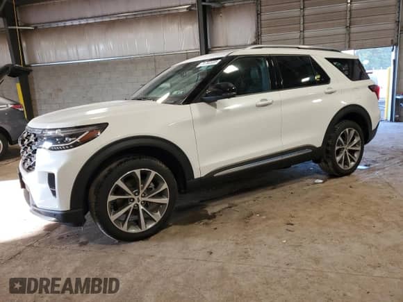 2025 Ford Explorer Platinum с VIN 1FMWK8HC9SGA70846, выставлен на аукционе Copart как лот 71782335 с пробегом 7 339 миль миль и Списание • Salvage title. История ставок и продаж доступна на DreamBid. Изображение 1.