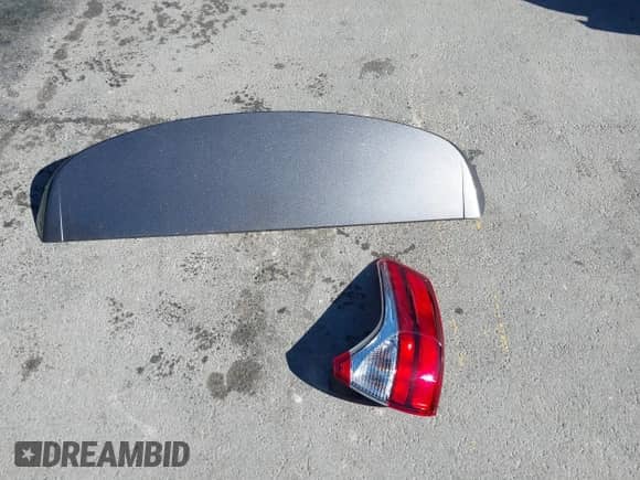 2016 Toyota Sienna XLE with VIN 5TDYK3DC7GS721667, listed as a IAAI auction lot 41400702 with 85,188 mi miles and . Bid and sale history available at DreamBid. Image 12.