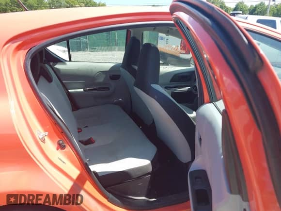 2012 Toyota Prius One z VIN JTDKDTB38C1017620, wystawiony jako IAAI lot #42647343 z przebiegiem 146 011 mil mil oraz . Historia ofert i sprzedaży dostępna na DreamBid. Obrazek 8.