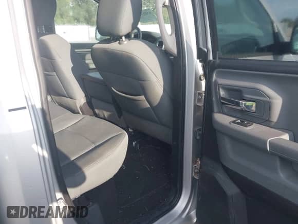 2014 Ram 1500 Big Horn z VIN 1C6RR6GT7ES153767, wystawiony jako IAAI lot #43413184 z przebiegiem 209 836 mil mil oraz . Historia ofert i sprzedaży dostępna na DreamBid. Obrazek 8.