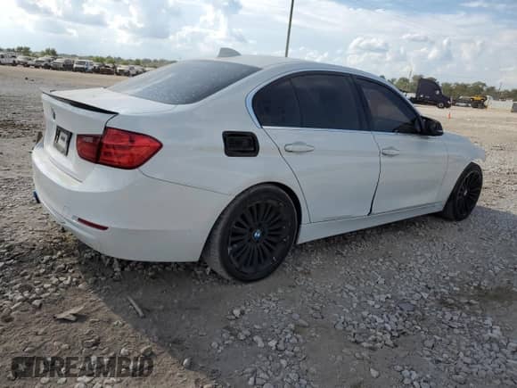 2013 BMW 3 Series 328i с VIN WBA3A5G56DNP26766, выставлен на аукционе Copart как лот 86213875 с пробегом 186 665 миль миль и Списание • Salvage title. История ставок и продаж доступна на DreamBid. Изображение 3.