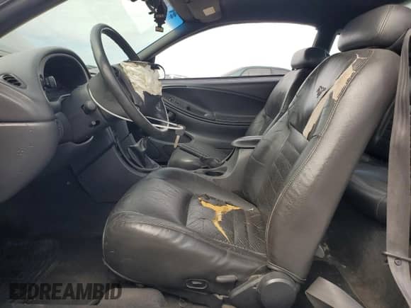 2001 Ford Mustang GT Deluxe с VIN 1FAFP42X81F229392, выставлен на аукционе Copart как лот 81474935 с пробегом 116 702 миль миль и Списание • Salvage title. История ставок и продаж доступна на DreamBid. Изображение 7.