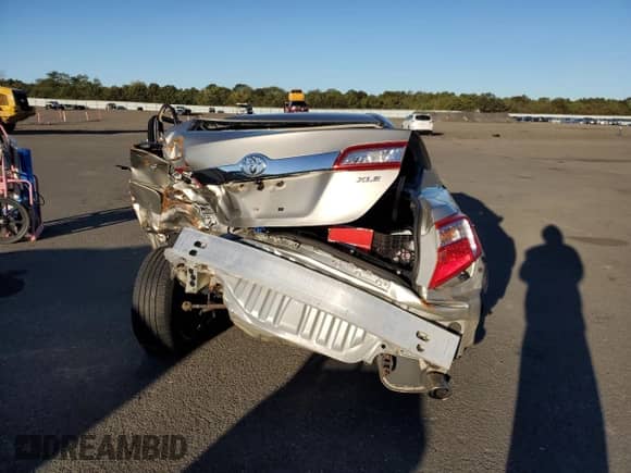 2013 Toyota Camry LE с VIN 4T4BF1FKXDR304541, выставлен на аукционе Copart как лот 82413835 с пробегом Не указан миль и Списание • Salvage title. История ставок и продаж доступна на DreamBid. Изображение 6.