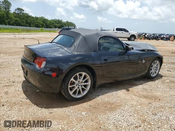 2008 BMW Z4 3.0i with VIN 4USBU33558LW74137, listed as a Copart auction lot 60290095 with 151,979 mi miles and Salvage title. Bid and sale history available at DreamBid. Image 3.