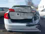 2017 Volvo S60 Inscription с VIN LYV402TK0HB152997, выставлен на аукционе IAAI как лот 41414745 с пробегом 62 788 миль миль и . История ставок и продаж доступна на DreamBid. Изображение 16.