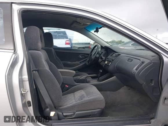 2001 Honda Accord LX z VIN 1HGCG32401A024967, wystawiony jako IAAI lot #41467592 z przebiegiem 234 769 mil mil oraz . Historia ofert i sprzedaży dostępna na DreamBid. Obrazek 5.