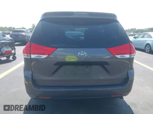 2012 Toyota Sienna с VIN 5TDZK3DC7CS211561, выставлен на аукционе IAAI как лот 42387790 с пробегом 222 925 миль миль и . История ставок и продаж доступна на DreamBid. Изображение 16.