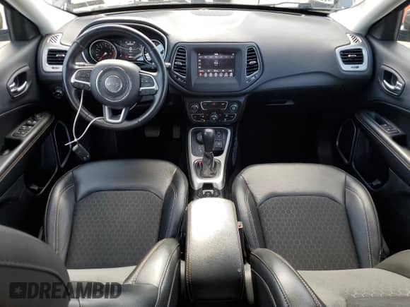 2019 Jeep Compass Latitude с VIN 3C4NJDBB5KT674790, выставлен на аукционе Copart как лот 69568045 с пробегом 93 821 миль миль и Списание • Salvage title. История ставок и продаж доступна на DreamBid. Изображение 8.