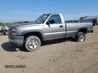 2006 Chevrolet Silverado 2500HD Work Truck z VIN 1GCHC24U26E181505, wystawiony jako Copart lot #69322964 z przebiegiem 212 951 mil mil oraz Szkoda całkowita • Salvage title. Historia ofert i sprzedaży dostępna na DreamBid. Obrazek 1.