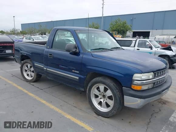 2000 Chevrolet Silverado 1500 LS with VIN 1GCEC14W3YZ104233, listed as a IAAI auction lot 42824914 with Not provided miles and . Bid and sale history available at DreamBid. Image 1.