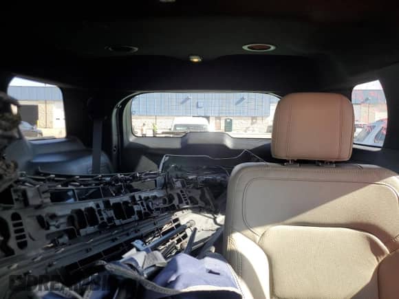 2018 Ford Explorer Limited z VIN 1FM5K8F83JGC84188, wystawiony jako Copart lot #86171685 z przebiegiem 84 976 mil mil oraz Czysty tytuł • Clean title. Historia ofert i sprzedaży dostępna na DreamBid. Obrazek 10.