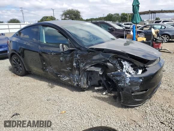 2022 Tesla Model Y Long Range with VIN 7SAYGAEE0NF340771, listed as a Copart auction lot 85189405 with 60,930 mi miles and Salvage title. Bid and sale history available at DreamBid. Image 4.