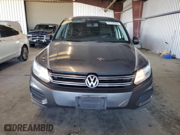 2013 Volkswagen Tiguan S z VIN WVGBV3AX5DW580870, wystawiony jako Copart lot #81127815 z przebiegiem 189 620 mil mil oraz Szkoda całkowita • Salvage title. Historia ofert i sprzedaży dostępna na DreamBid. Obrazek 5.