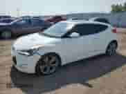 2013 Hyundai Veloster w/Black Int z VIN KMHTC6AD2DU099052, wystawiony jako Copart lot #60487975 z przebiegiem 126 762 mil mil oraz Czysty tytuł • Clean title. Historia ofert i sprzedaży dostępna na DreamBid. Obrazek 1.