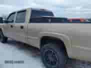 2004 Chevrolet Silverado 2500 LS z VIN 1GCGC23U14F137211, wystawiony jako IAAI lot #41269562 z przebiegiem 298 317 mil mil oraz . Historia ofert i sprzedaży dostępna na DreamBid. Obrazek 14.