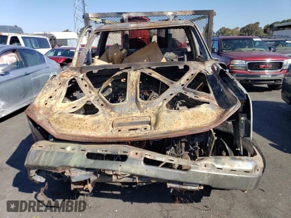 2006 Chevrolet Silverado 3500 с VIN 1GBJC34U06E181725, выставлен на аукционе Copart как лот 63410103 с пробегом Не указан миль и На запчасти • Non repairable. История ставок и продаж доступна на DreamBid. Изображение 5.