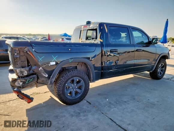 2020 Ram 1500 Rebel z VIN 1C6SRFLT0LN357023, wystawiony jako Copart lot #69025675 z przebiegiem 114 804 mil mil oraz Szkoda całkowita • Salvage title. Historia ofert i sprzedaży dostępna na DreamBid. Obrazek 3.