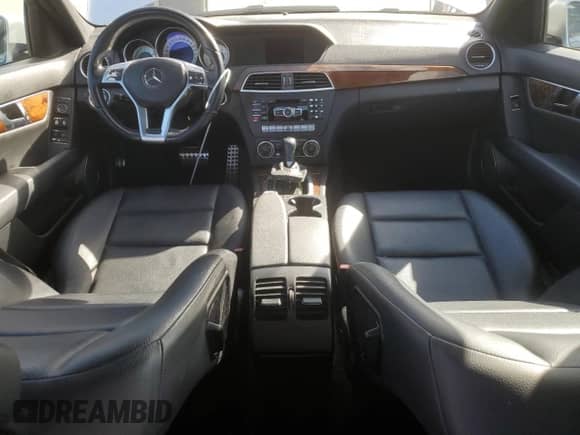 2014 Mercedes-Benz C 250 Sport с VIN WDDGF4HB6EG210133, выставлен на аукционе Copart как лот 85666995 с пробегом 157 451 миль миль и Списание • Salvage title. История ставок и продаж доступна на DreamBid. Изображение 8.