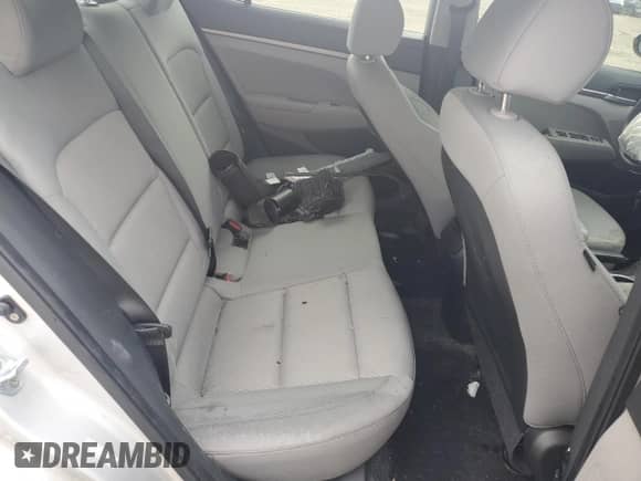 2017 Hyundai Elantra SE z VIN KMHD74LF8HU117894, wystawiony jako Copart lot #84972685 z przebiegiem 65 038 mil mil oraz Czysty tytuł • Clean title. Historia ofert i sprzedaży dostępna na DreamBid. Obrazek 10.