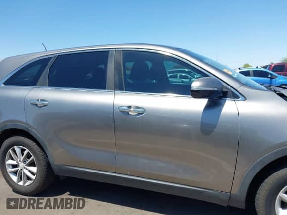 2016 Kia Sorento LX z VIN 5XYPG4A34GG104800, wystawiony jako IAAI lot #42428963 z przebiegiem 115 463 mil mil oraz . Historia ofert i sprzedaży dostępna na DreamBid. Obrazek 13.