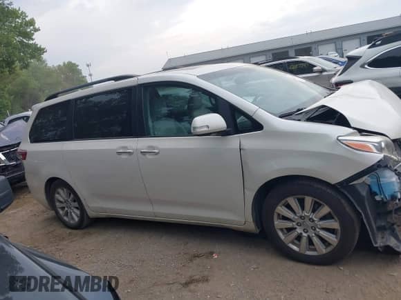 2017 Toyota Sienna XLE z VIN 5TDYZ3DCXHS769385, wystawiony jako IAAI lot #42677574 z przebiegiem 113 386 mil mil oraz . Historia ofert i sprzedaży dostępna na DreamBid. Obrazek 13.