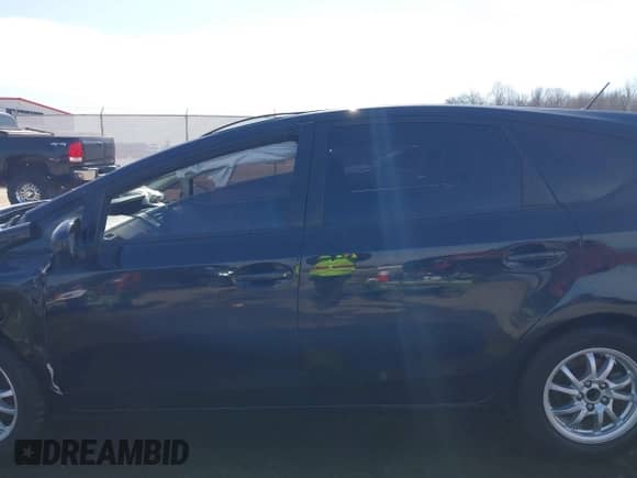 2016 Toyota Prius Two z VIN JTDZN3EU4GJ053830, wystawiony jako IAAI lot #41676084 z przebiegiem Nie podano mil oraz . Historia ofert i sprzedaży dostępna na DreamBid. Obrazek 14.