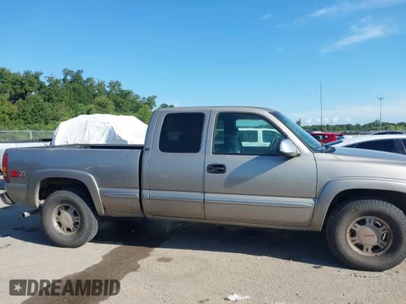 2000 GMC Sierra 1500 SLE z VIN 1GTEK19T8YE177770, wystawiony jako IAAI lot #42987401 z przebiegiem 193 588 mil mil oraz . Historia ofert i sprzedaży dostępna na DreamBid. Obrazek 13.
