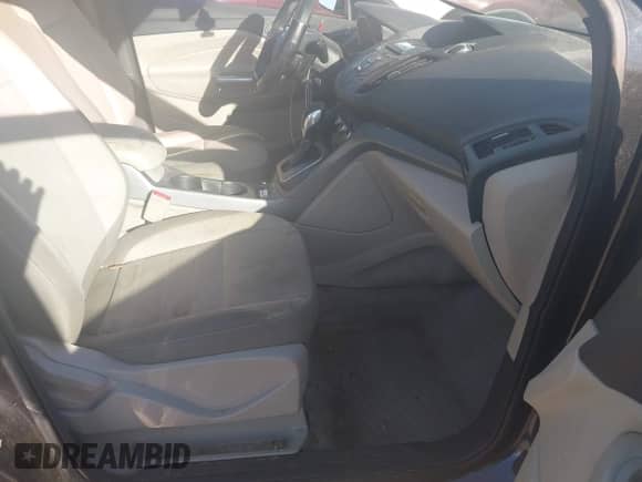 2014 Ford Escape SE with VIN 1FMCU0GX9EUA94394, listed as a IAAI auction lot 43392846 with 131,570 mi miles and . Bid and sale history available at DreamBid. Image 5.