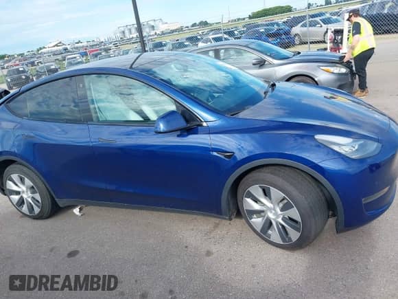 2021 Tesla Model Y Long Range with VIN 5YJYGDEE8MF187196, listed as a IAAI auction lot 42615790 with 89,810 mi miles and . Bid and sale history available at DreamBid. Image 12.