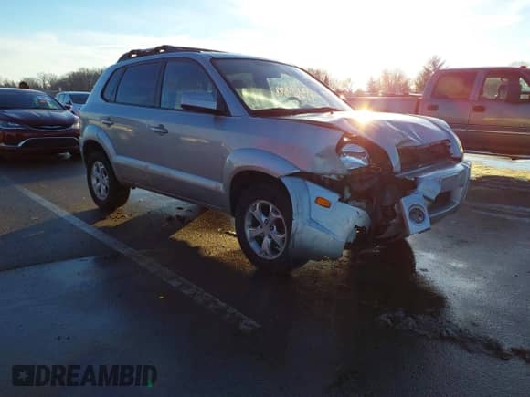 2009 Hyundai Tucson с VIN KM8JN12B99U014426, выставлен на аукционе IAAI как лот 41364388 с пробегом 122 262 миль миль и . История ставок и продаж доступна на DreamBid. Изображение 1.