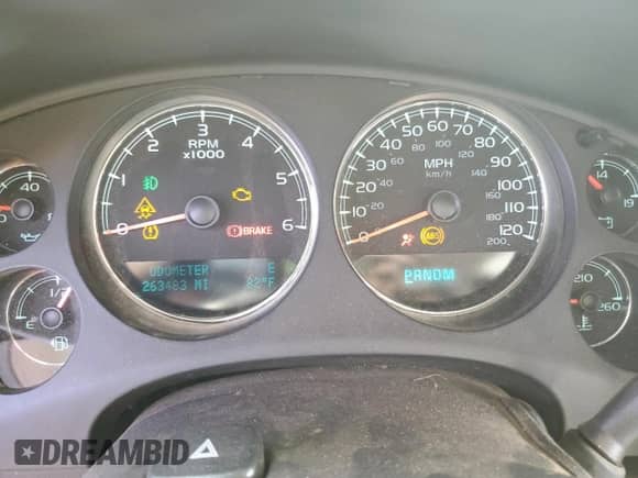 2009 Chevrolet Suburban 2LT z VIN 1GNFC26J99R227863, wystawiony jako Copart lot #70510125 z przebiegiem 263 483 mil mil oraz Szkoda całkowita • Salvage title. Historia ofert i sprzedaży dostępna na DreamBid. Obrazek 9.
